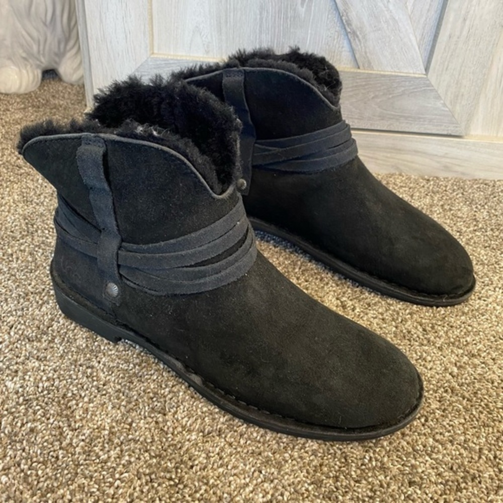 UGG Pasqual black suede belted bootie SIZE 8